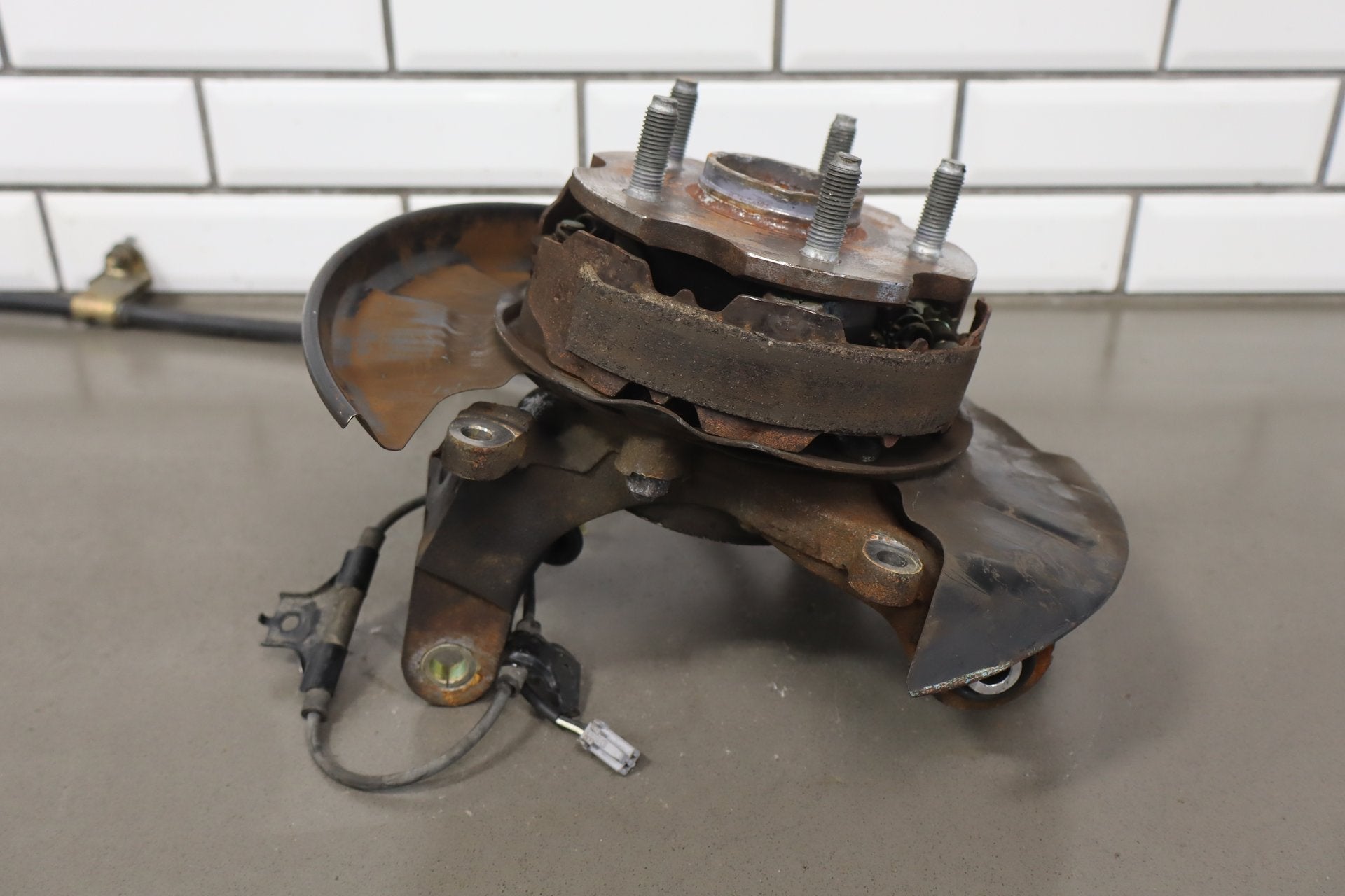 1995-1999 Toyota Crown Right Rear Knuckle Hub ABS Sensor OEM JZS151