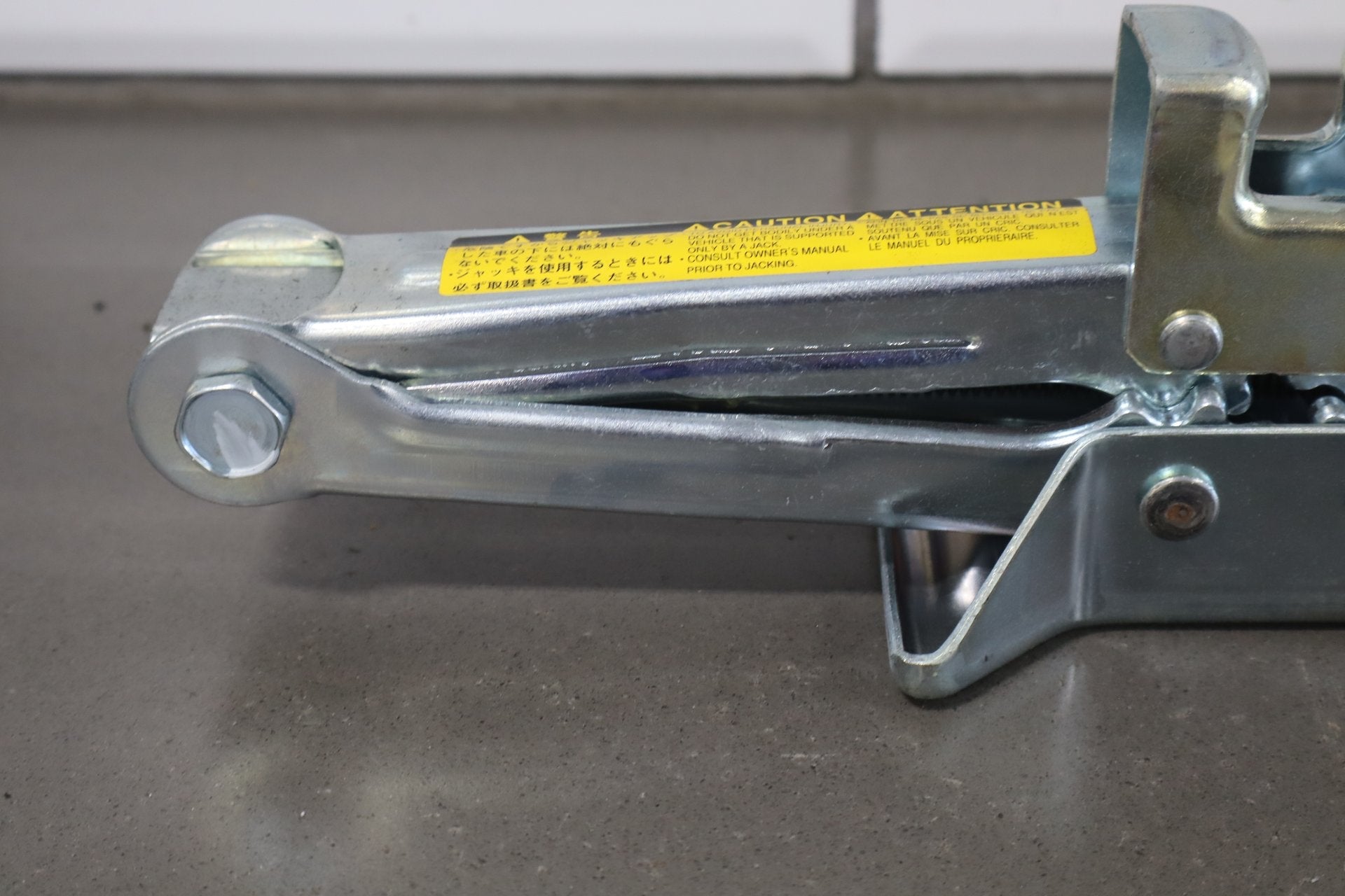 1995-1999 Toyota Crown Scissor Jack w Tools Tray OEM JZS151 Complete