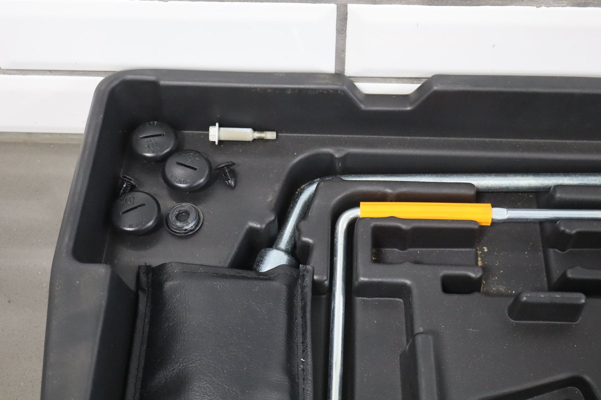 1995-1999 Toyota Crown Scissor Jack w Tools Tray OEM JZS151 Complete