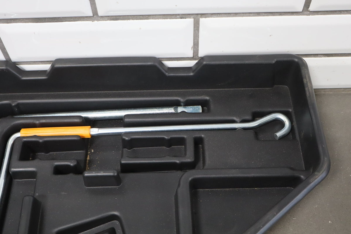 1995-1999 Toyota Crown Scissor Jack w Tools Tray OEM JZS151 Complete