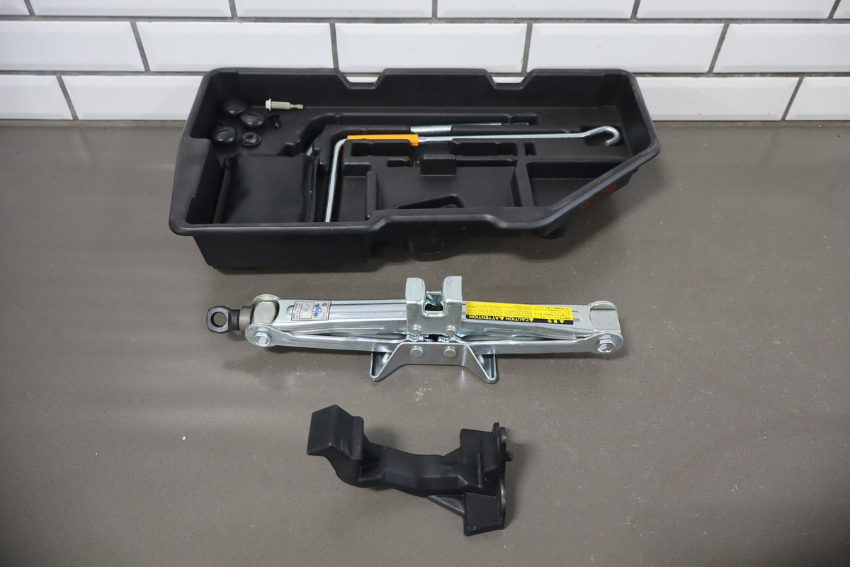 1995-1999 Toyota Crown Scissor Jack w Tools Tray OEM JZS151 Complete