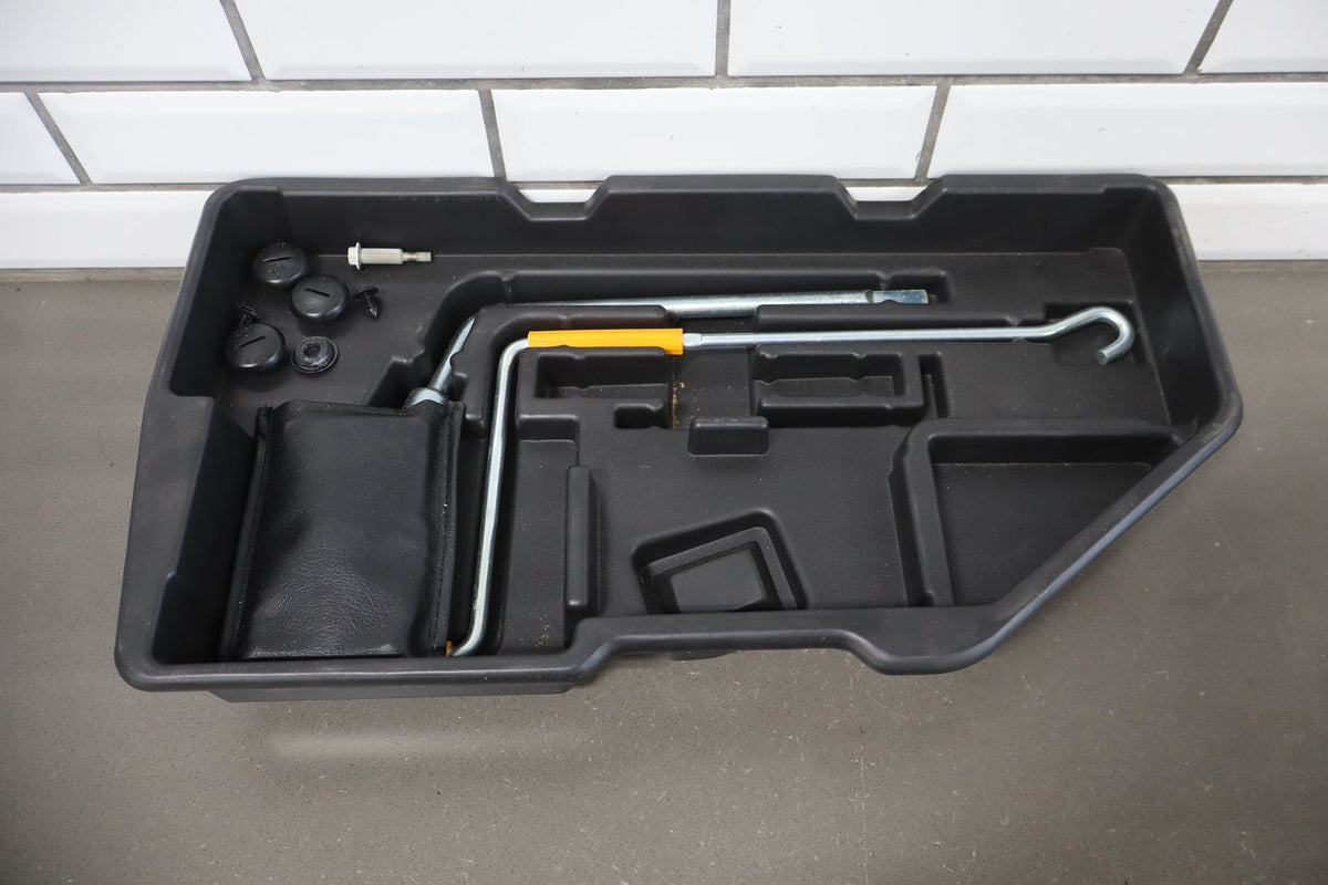1995-1999 Toyota Crown Scissor Jack w Tools Tray OEM JZS151 Complete