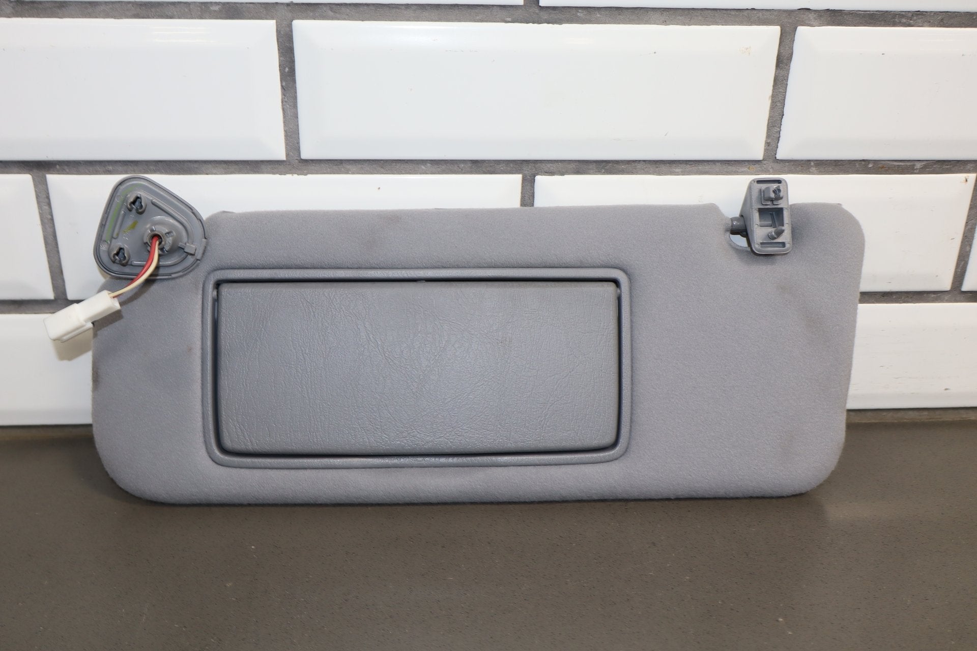 1995-1999 Toyota Crown Sun Visor Pair Illuminated OEM JZS151 Functions
