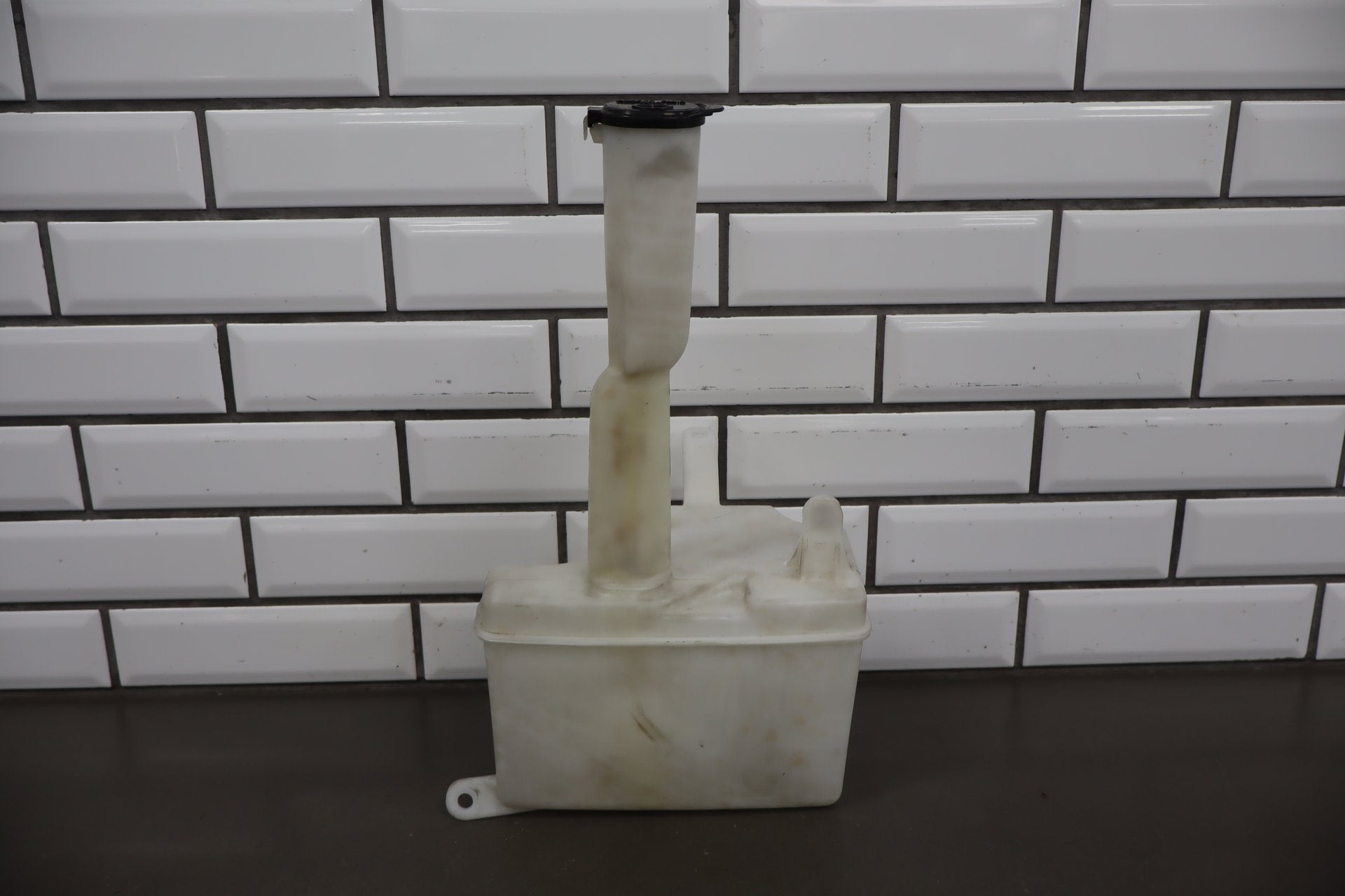 1995-1999 Toyota Crown Washer Bottle w Pump Lid OEM JZS151