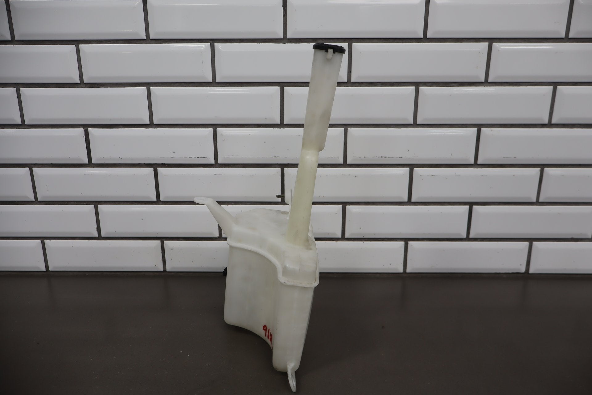 1995-1999 Toyota Crown Washer Bottle w Pump Lid OEM JZS151