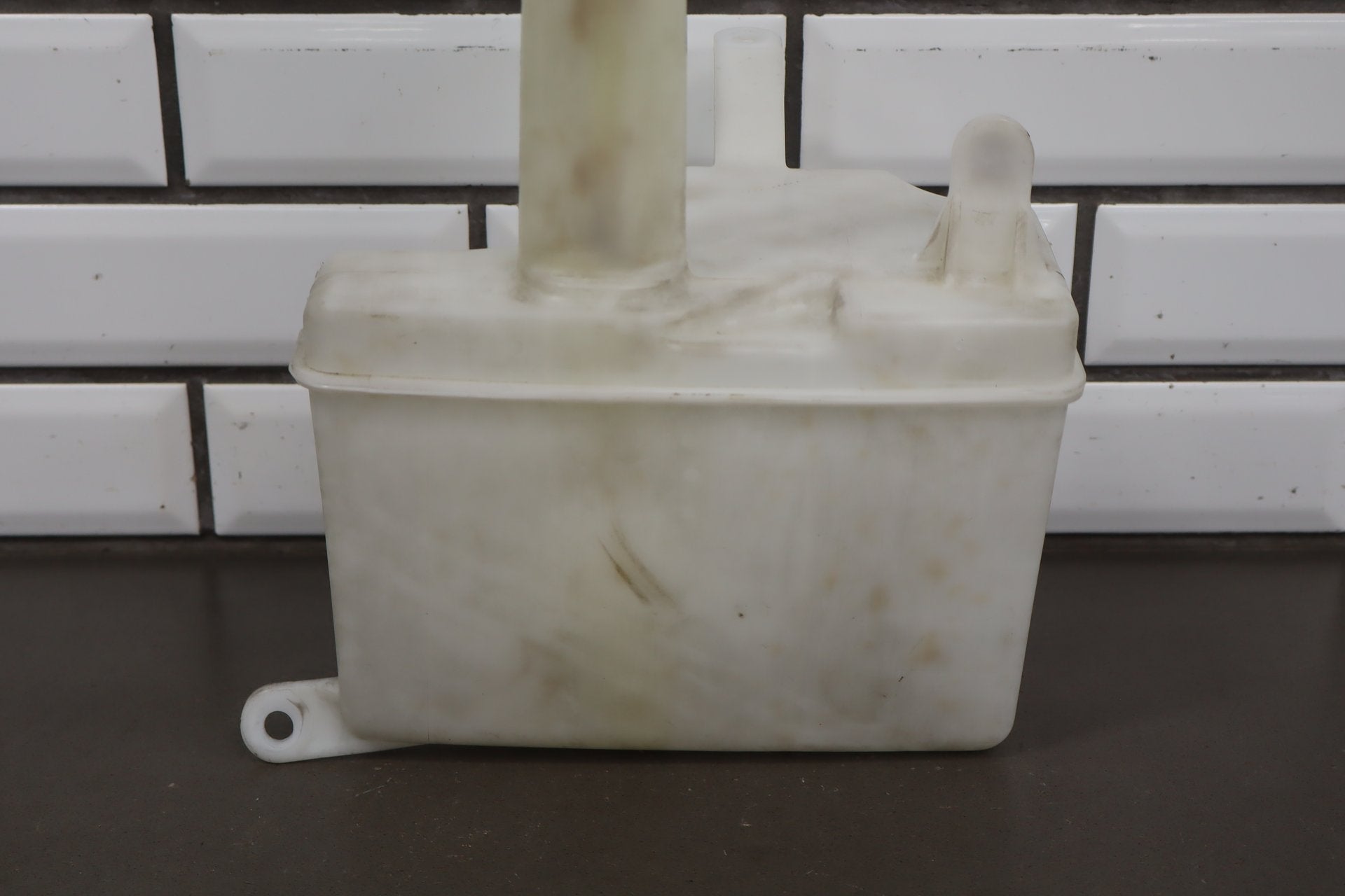 1995-1999 Toyota Crown Washer Bottle w Pump Lid OEM JZS151