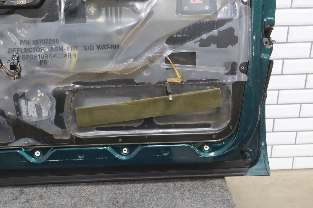 1995 - 2000 Chevrolet Suburban 1500 Right Front Door Green 43U 12387770