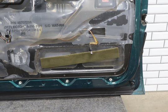 1995 - 2000 Chevrolet Suburban 1500 Right Front Door Green 43U 12387770