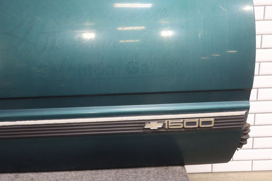 1995 - 2000 Chevrolet Suburban 1500 Right Front Door Green 43U 12387770