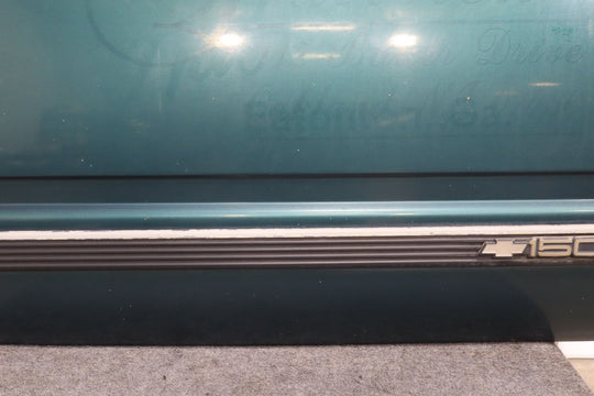 1995 - 2000 Chevrolet Suburban 1500 Right Front Door Green 43U 12387770