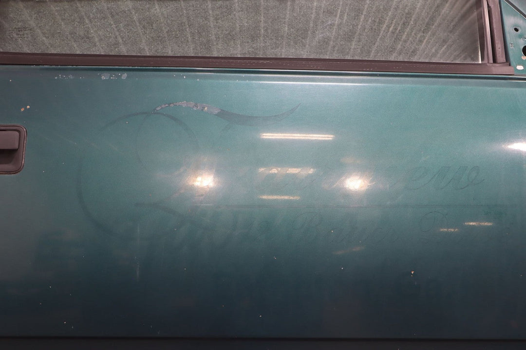 1995 - 2000 Chevrolet Suburban 1500 Right Front Door Green 43U 12387770