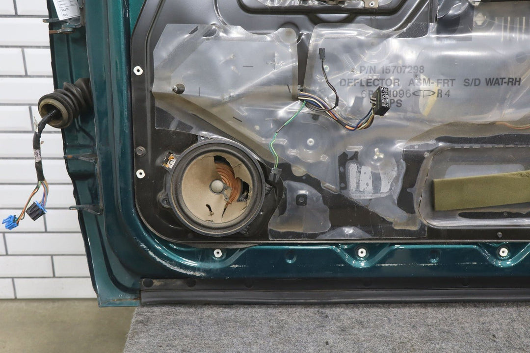 1995 - 2000 Chevrolet Suburban 1500 Right Front Door Green 43U 12387770