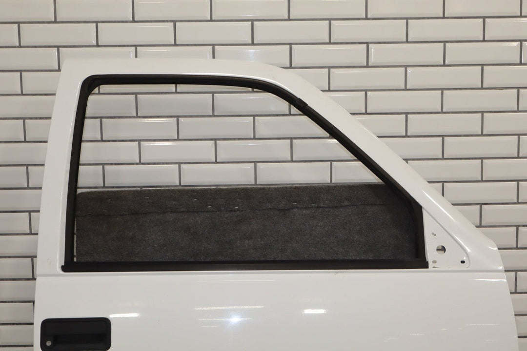 1995 - 2000 GMC Suburban Right Front Door Olympic White 50 12387770