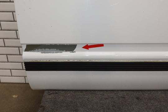 1995 - 2000 GMC Suburban Right Front Door Olympic White 50 12387770