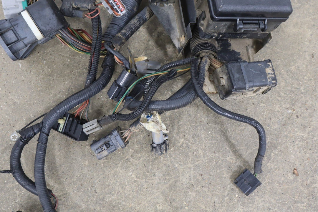 1995 Ford F - 150 5L Gasoline Engine Fuse Box