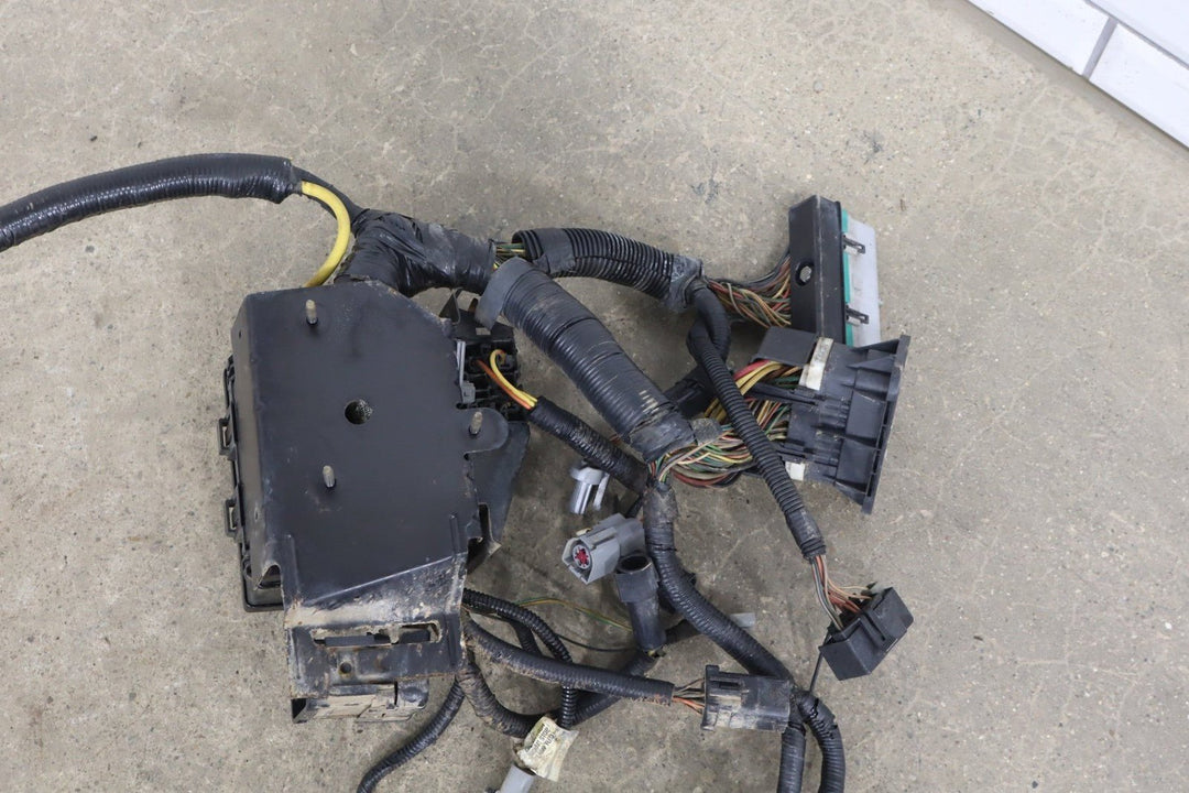 1995 Ford F - 150 5L Gasoline Engine Fuse Box