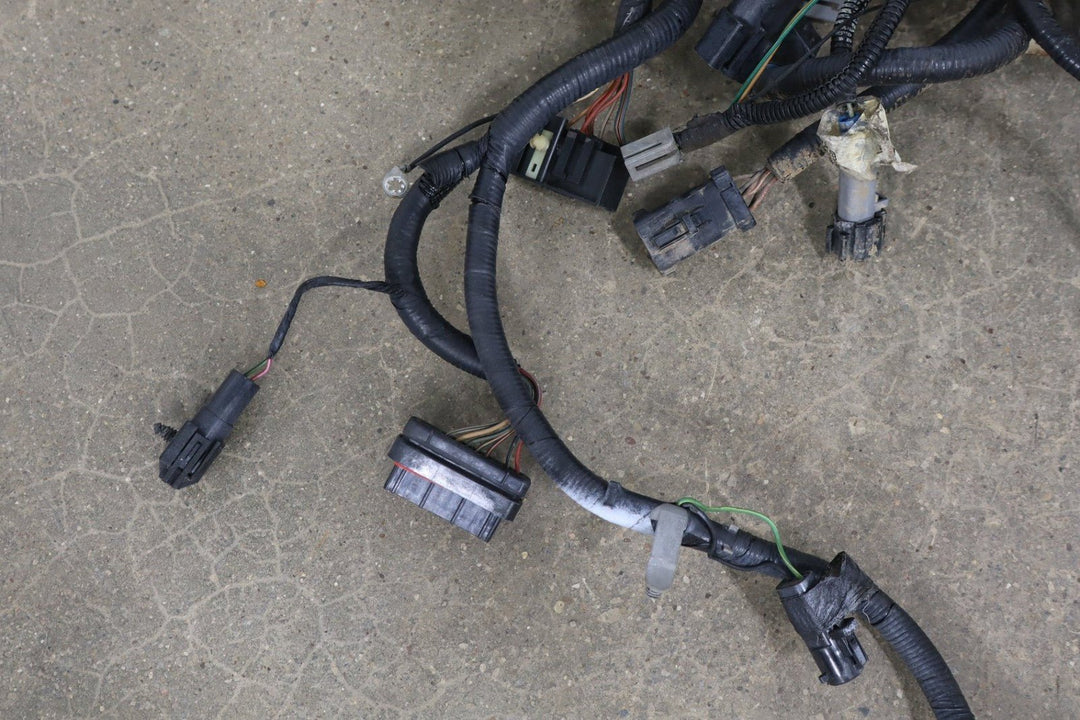 1995 Ford F - 150 5L Gasoline Engine Fuse Box