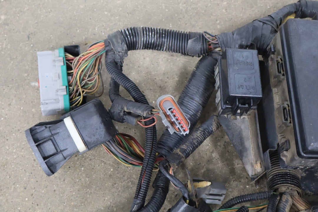 1995 Ford F - 150 5L Gasoline Engine Fuse Box