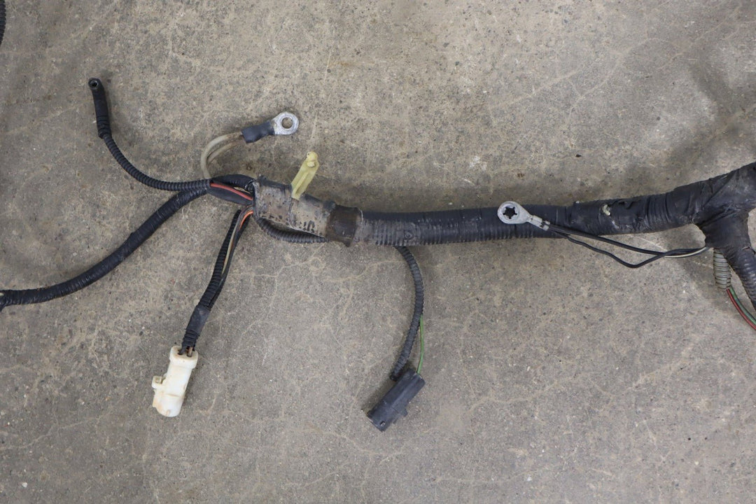 1995 Ford F - 150 5L Gasoline Engine Fuse Box