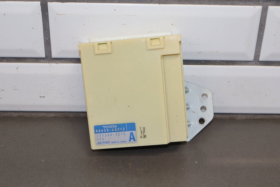 1996-1997 Lexus LX450 Climate Control Module