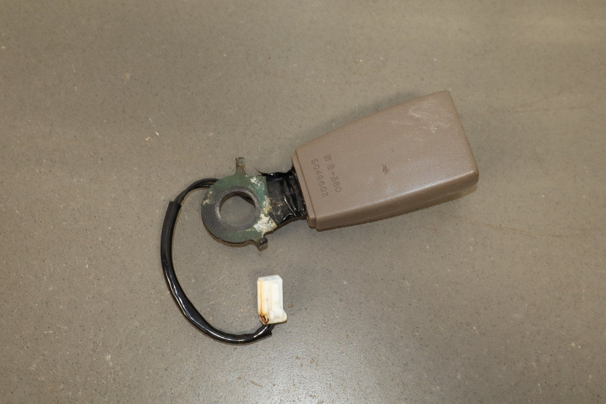 1996-1997 Lexus LX450 Left Front Seat Belt Buckle