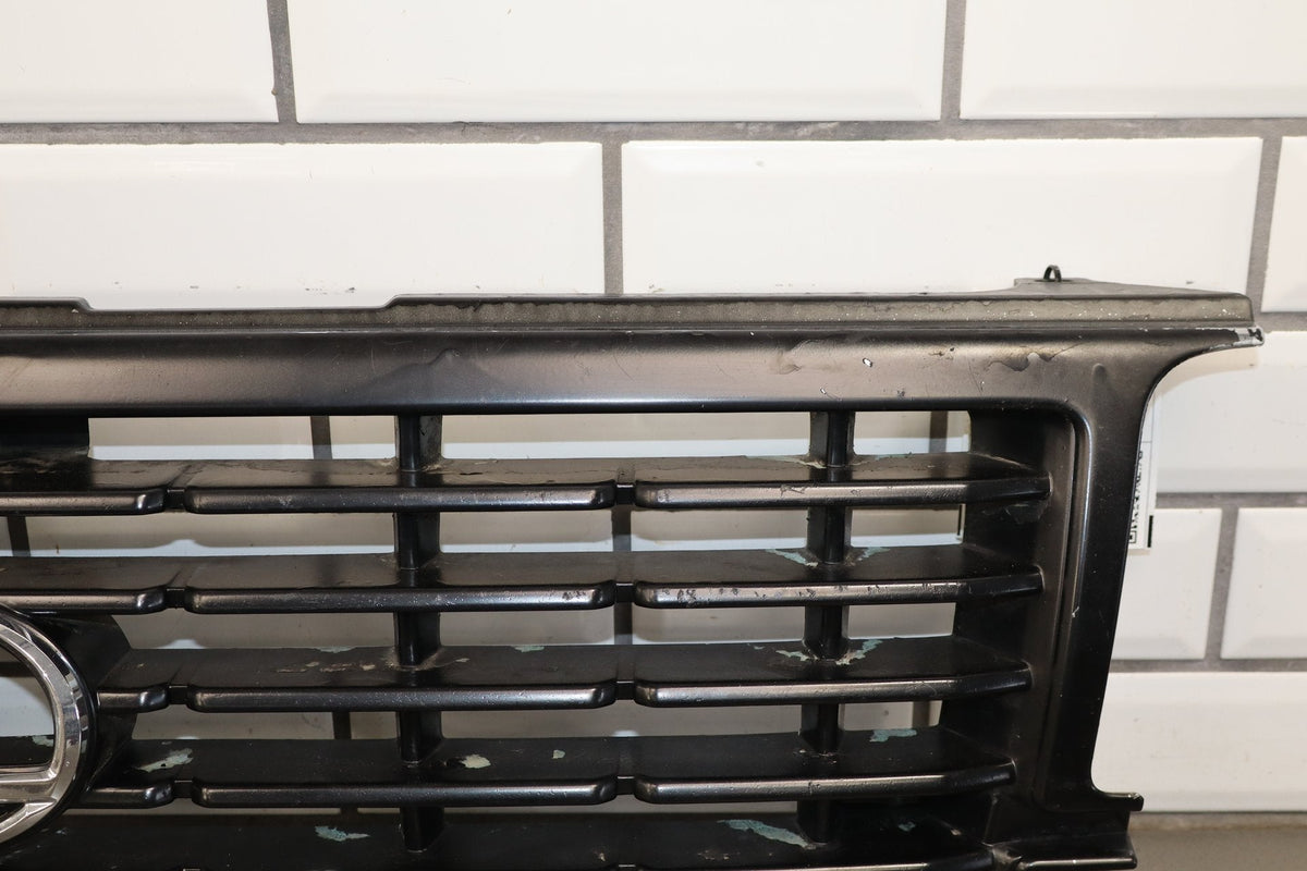 1996-1997 Lexus LX450 Radiator Grille