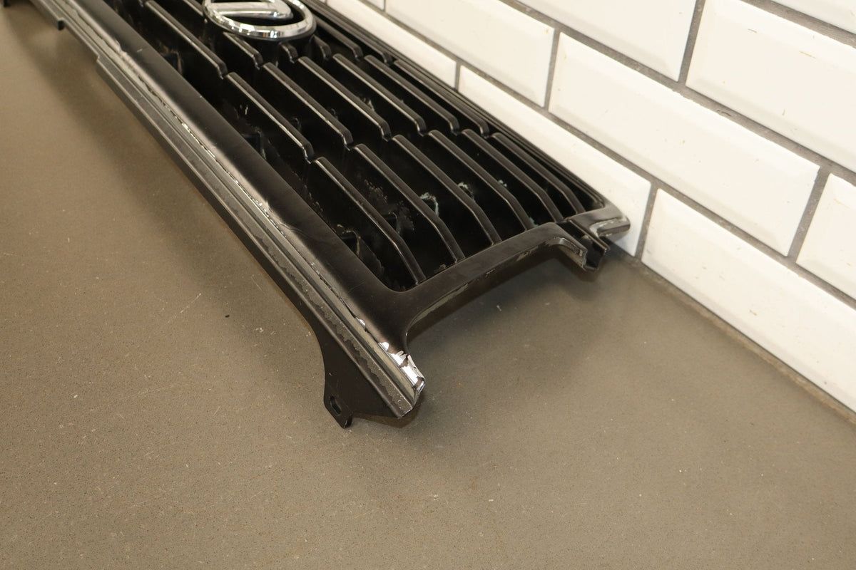 1996-1997 Lexus LX450 Radiator Grille