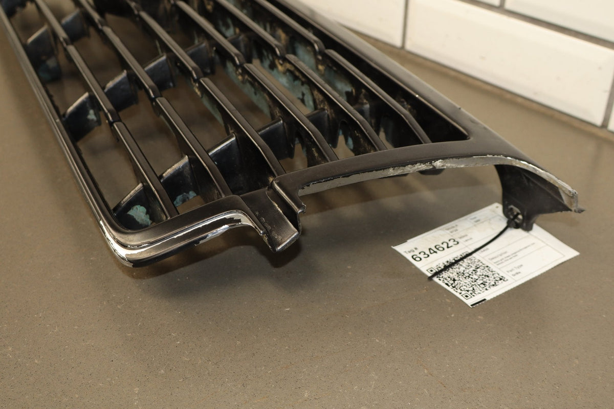 1996-1997 Lexus LX450 Radiator Grille