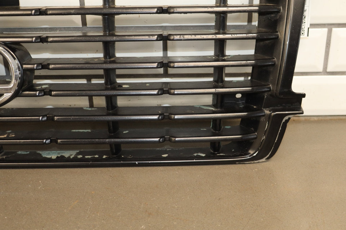 1996-1997 Lexus LX450 Radiator Grille