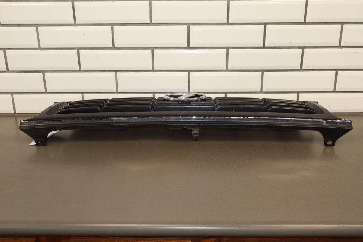 1996-1997 Lexus LX450 Radiator Grille
