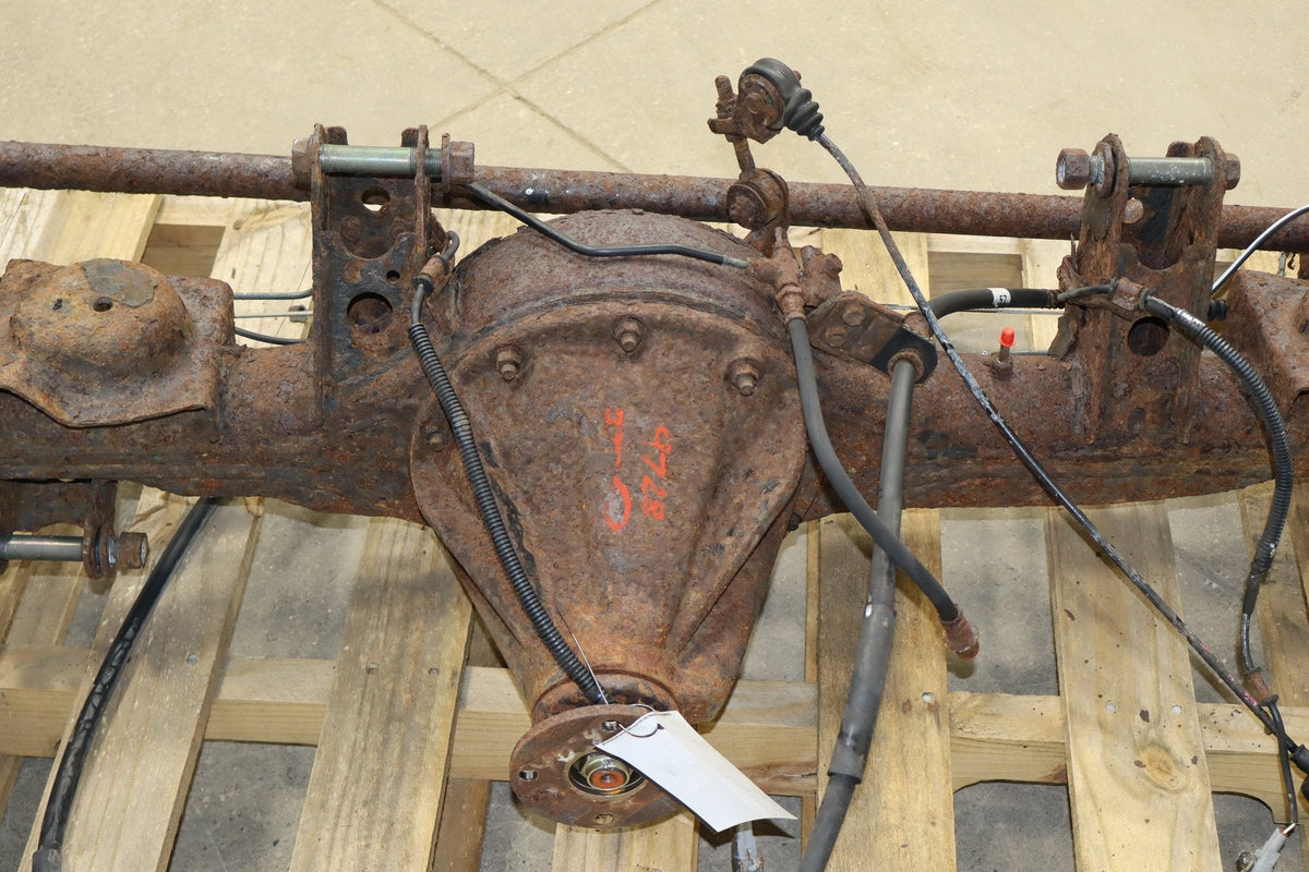 1996-1997 Lexus LX450 Rear Axle Assembly 4211060961 OEM