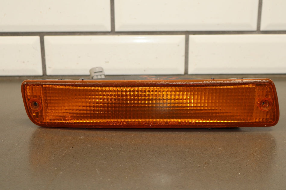 1996-1997 Lexus LX450 Right Front Lamp 8151060361 OEM