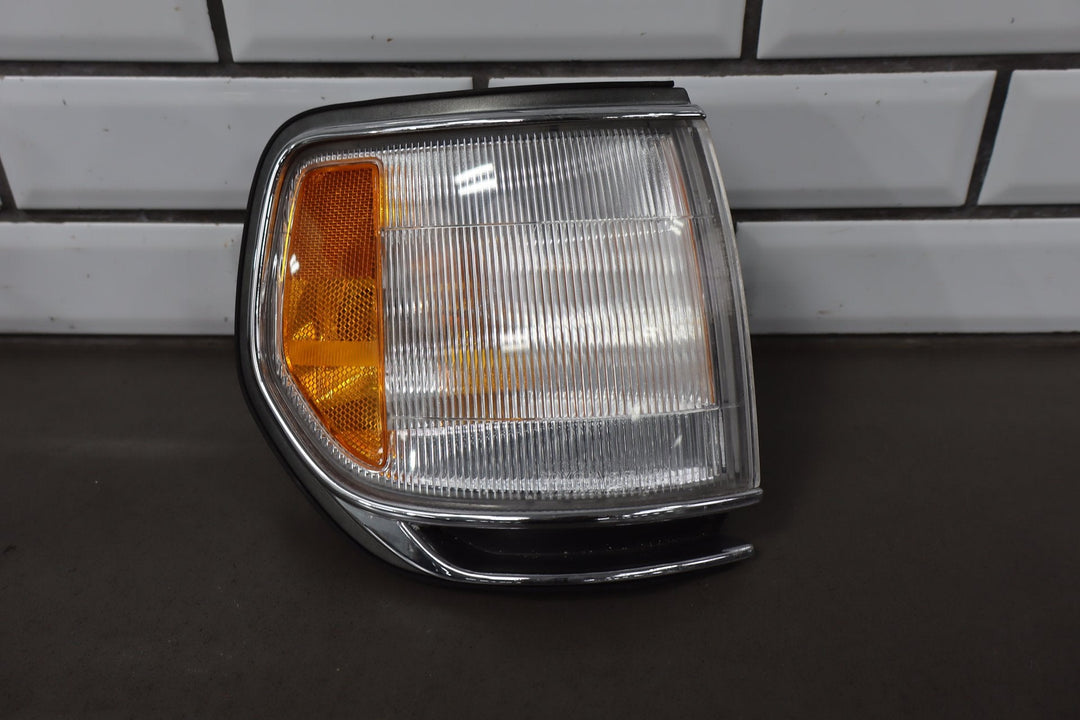 1996 - 1997 Lexus LX450 Right Front Lamp 8161060200 OEM