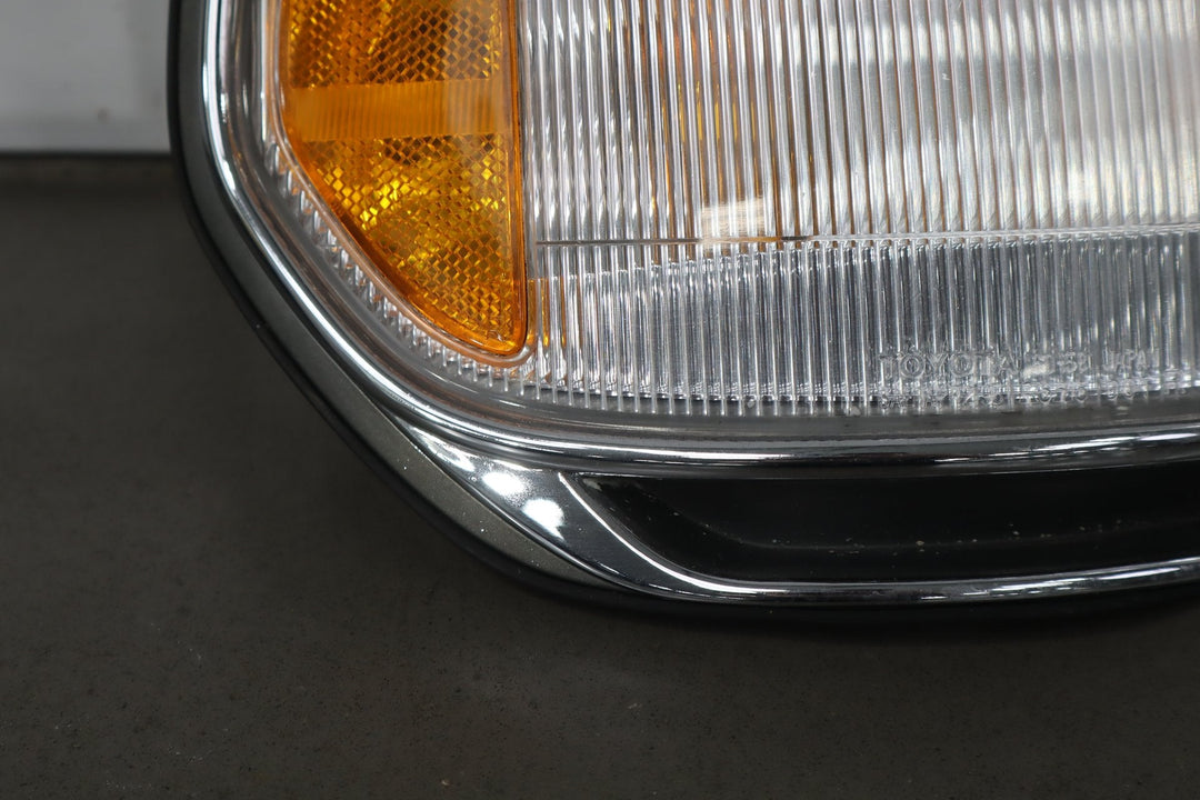 1996 - 1997 Lexus LX450 Right Front Lamp 8161060200 OEM
