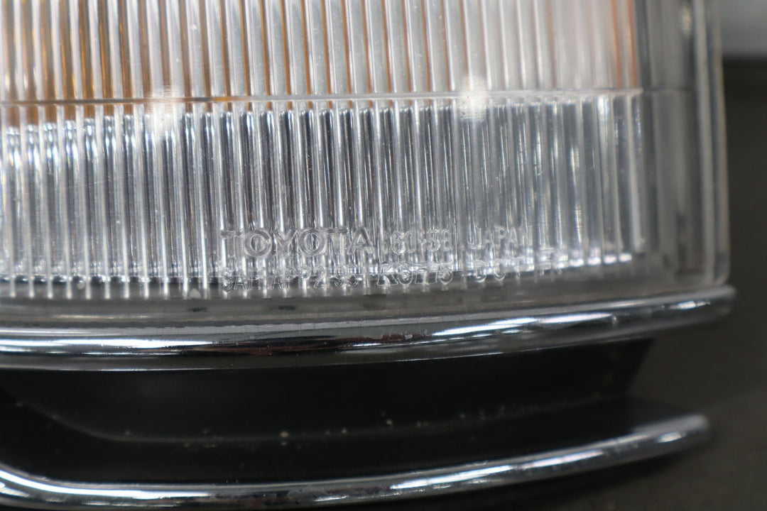 1996 - 1997 Lexus LX450 Right Front Lamp 8161060200 OEM