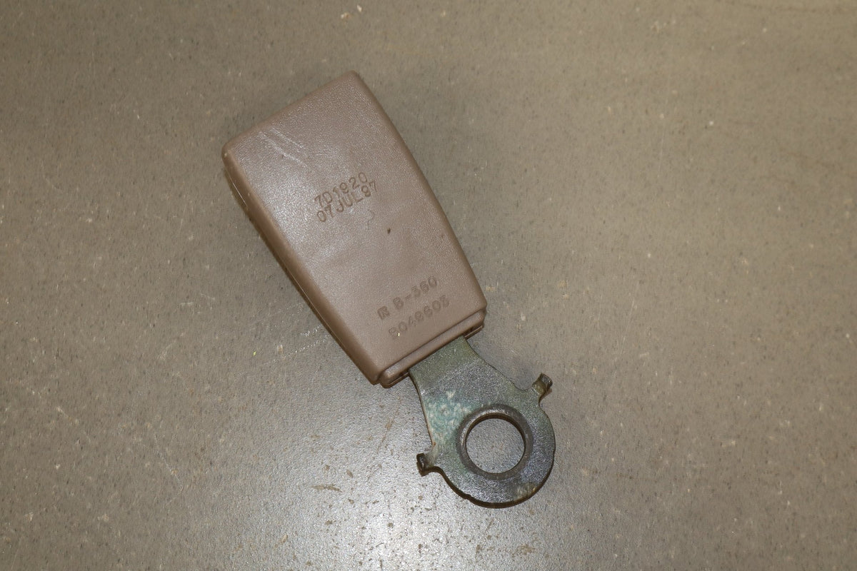 1996-1997 Lexus LX450 Right Front Seat Belt Buckle