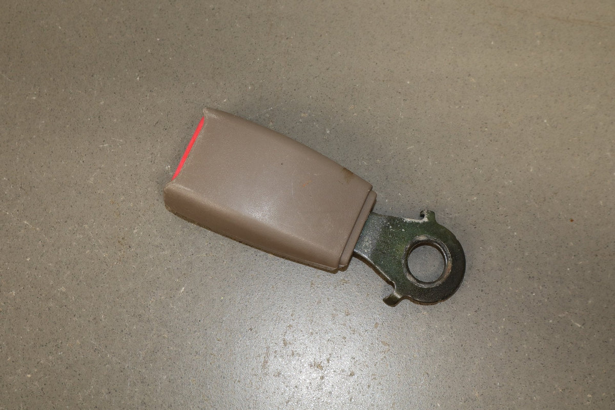1996-1997 Lexus LX450 Right Front Seat Belt Buckle