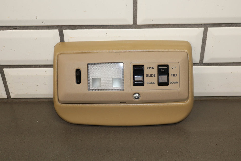 1996-1997 Lexus LX450 Roof Overhead Console Assembly