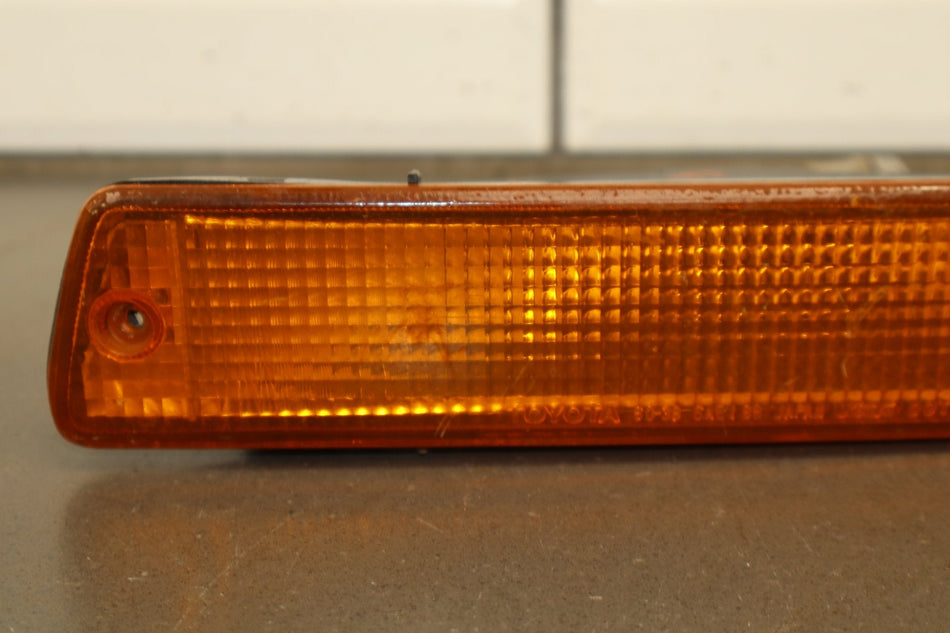 1996-1997 Toyota Land Cruiser Lexus LX450 Left Front Lamp Valance Mounted 8151060361