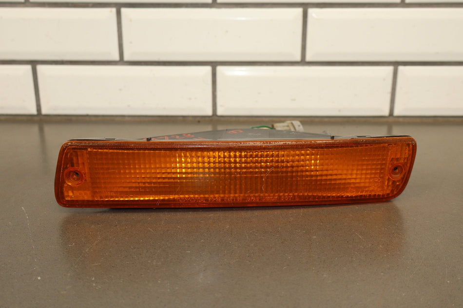 1996-1997 Toyota Land Cruiser Lexus LX450 Left Front Lamp Valance Mounted 8151060361