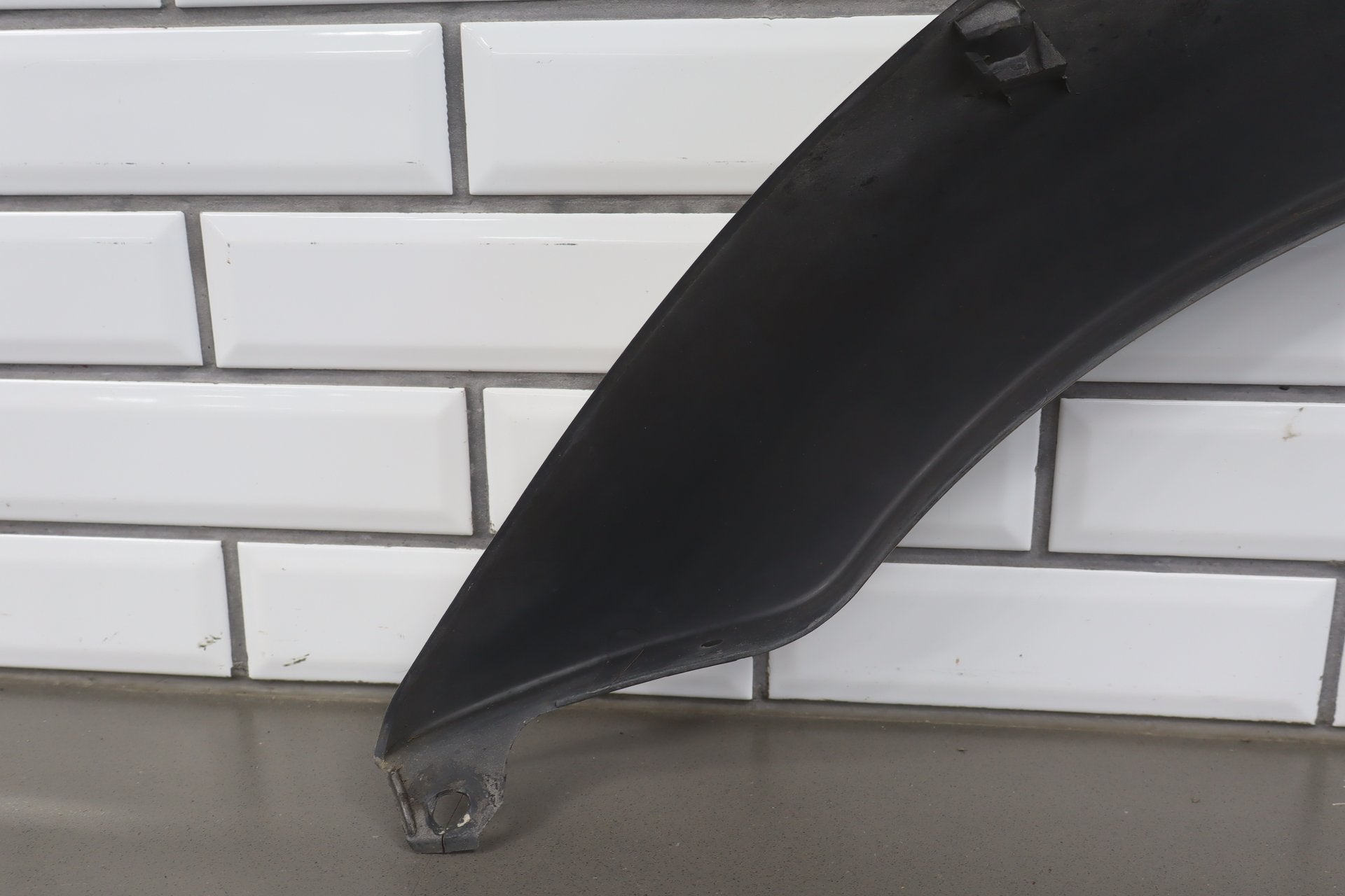 1996-1997 Toyota Land Cruiser Right Fender Molding