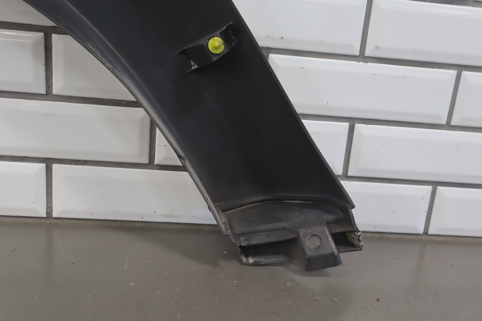 1996-1997 Toyota Land Cruiser Right Fender Molding