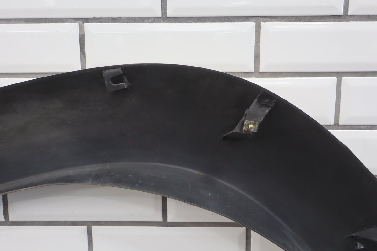 1996-1997 Toyota Land Cruiser Right Fender Molding