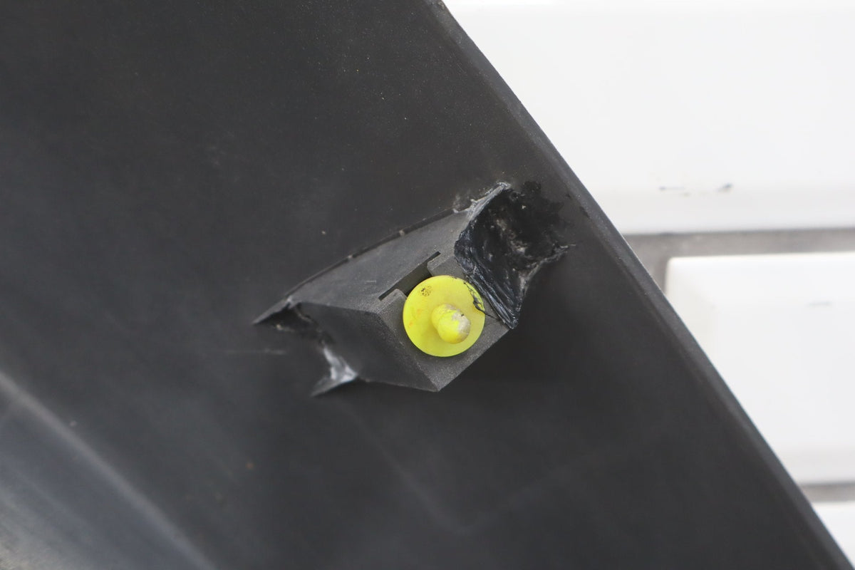 1996-1997 Toyota Land Cruiser Right Fender Molding