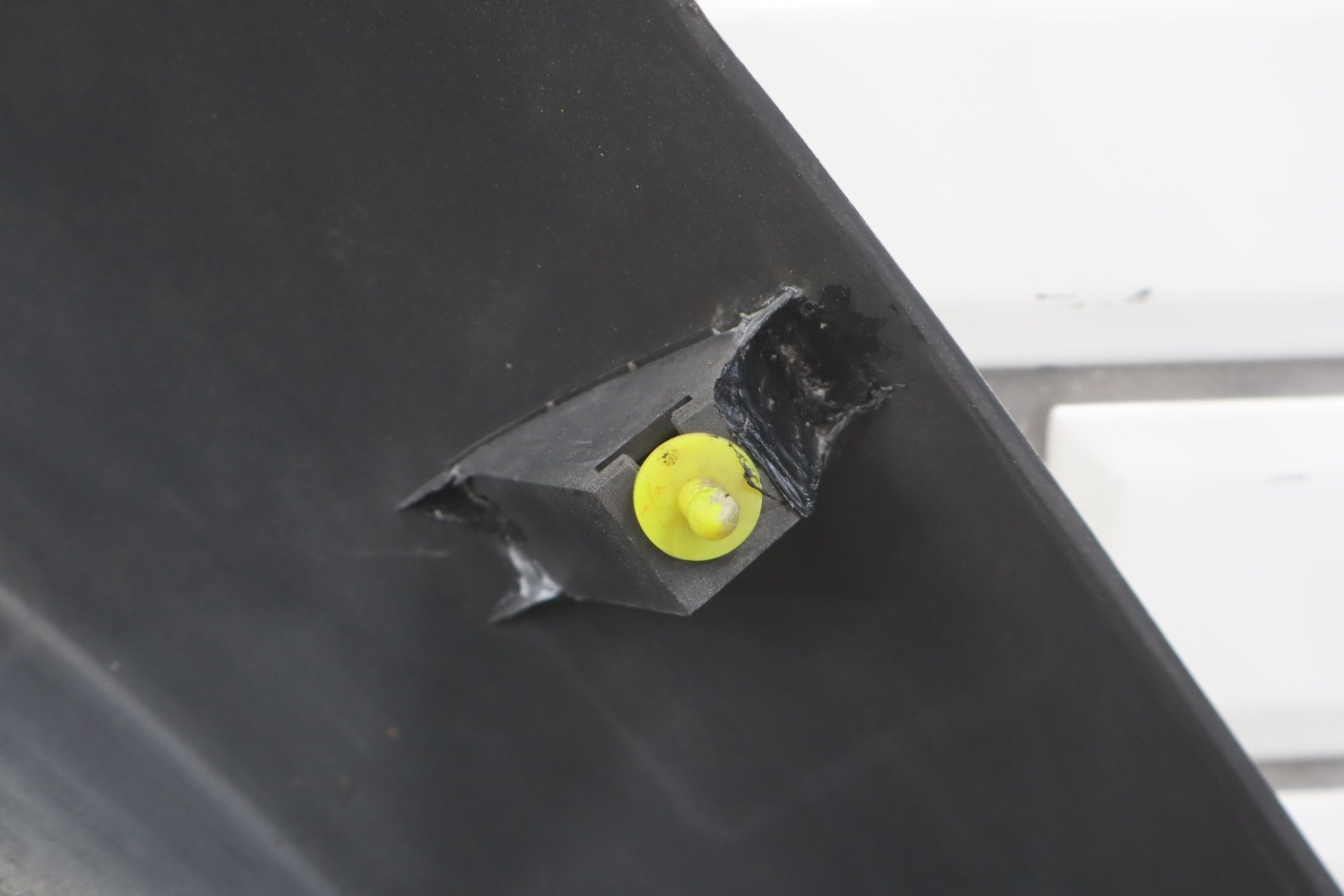 1996-1997 Toyota Land Cruiser Right Fender Molding