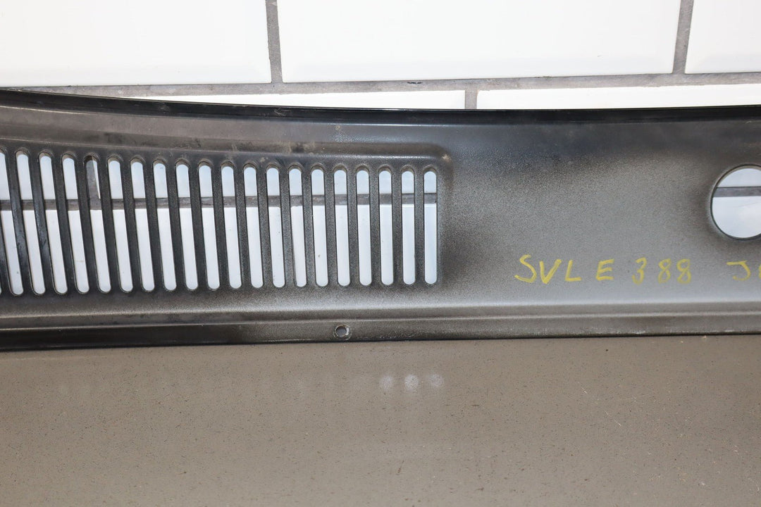 1996 - 1998 Lexus LX450 Front Center Cowl Vent Panel