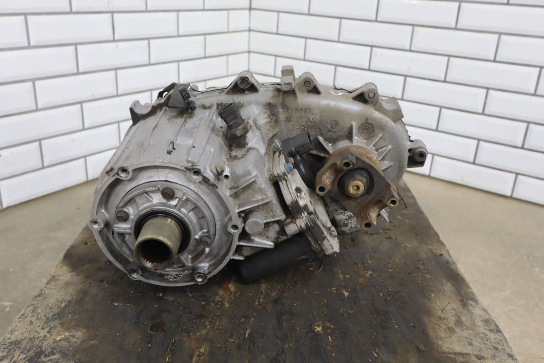 1996 - 1999 GMC Suburban Transfer Case 24228430 OEM