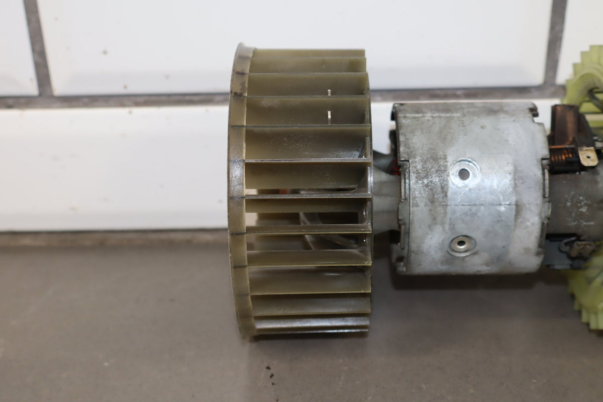 1996-2000 BMW Z3 E36/7 Blower Motor 64-11-1-370-930