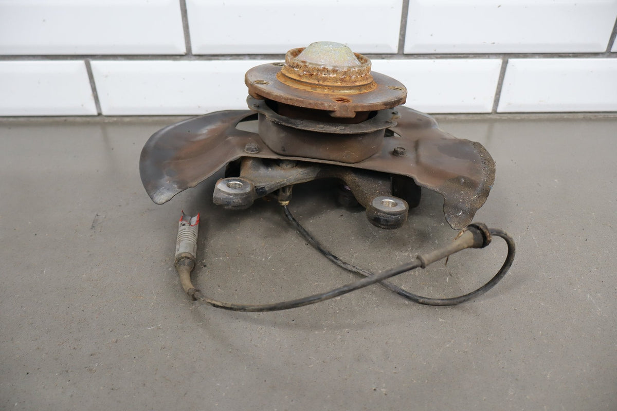 1996-2002 BMW Z3 1.9i Right Front Spindle 31211092080