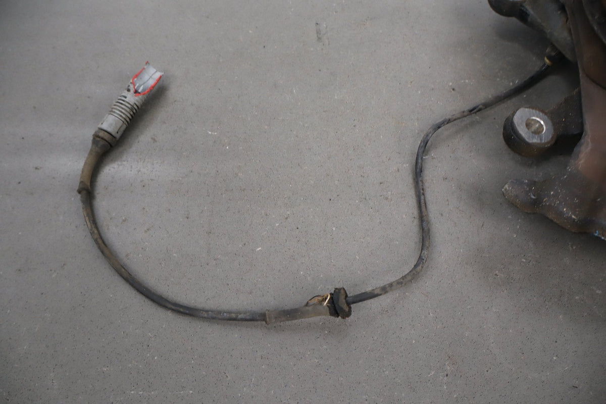1996-2002 BMW Z3 1.9i Right Front Spindle 31211092080